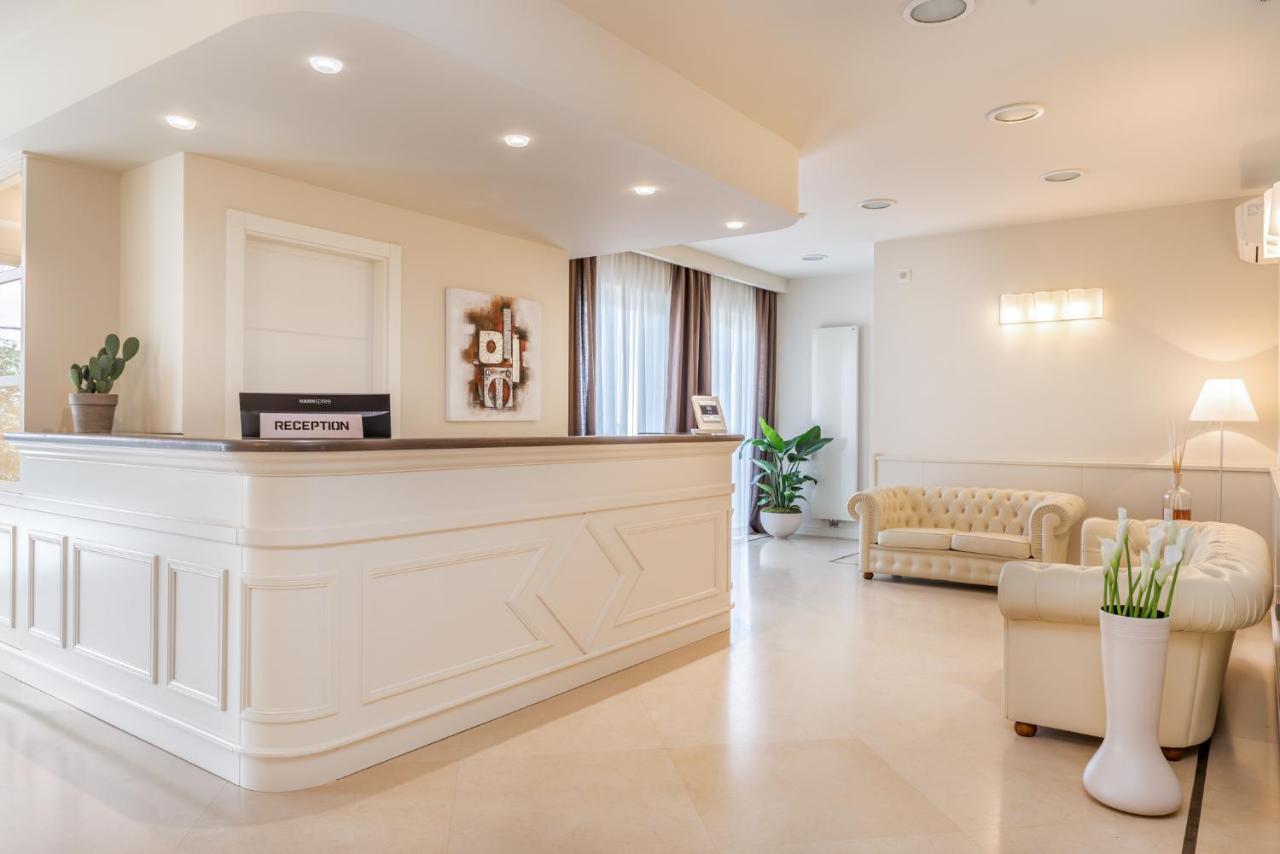 מרינה די קררה Hotel & Residence Exclusive מראה חיצוני תמונה