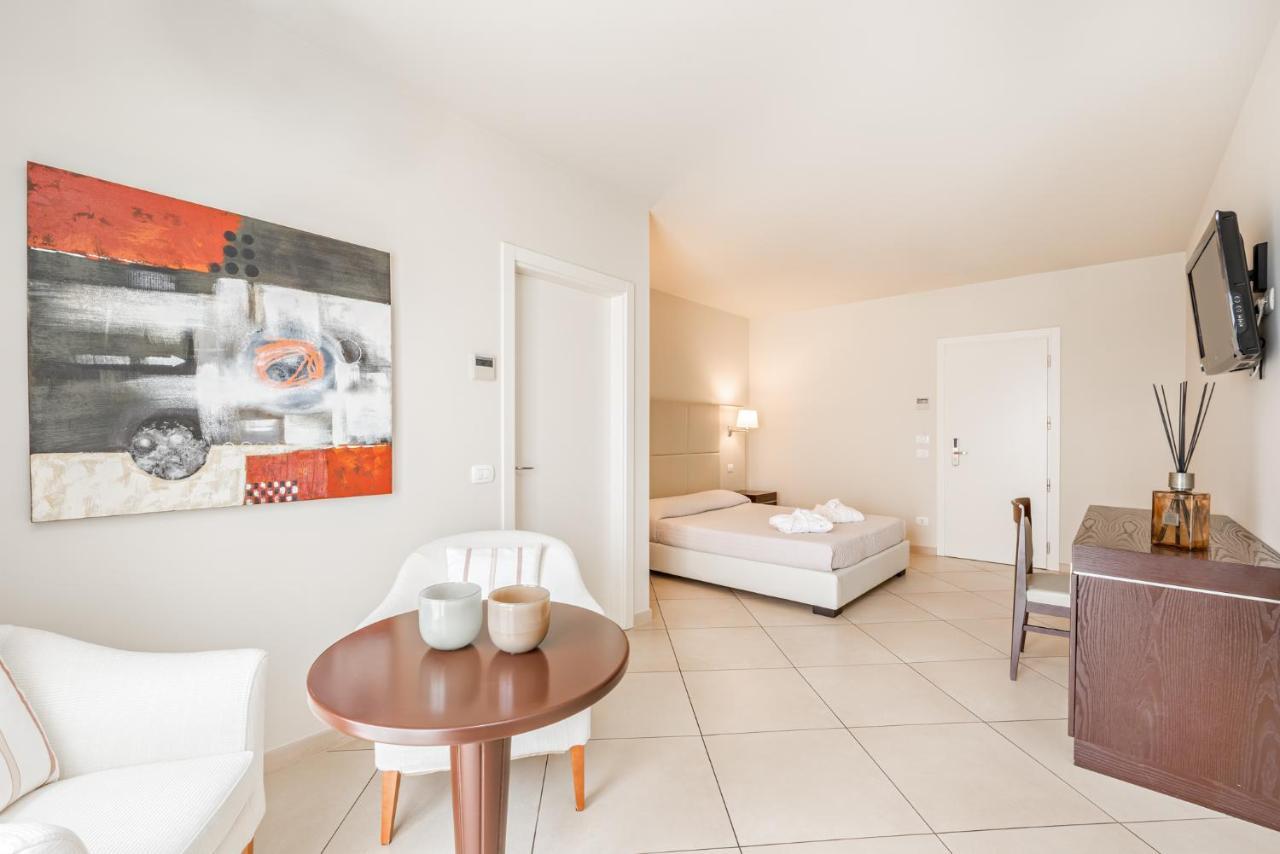 מרינה די קררה Hotel & Residence Exclusive מראה חיצוני תמונה