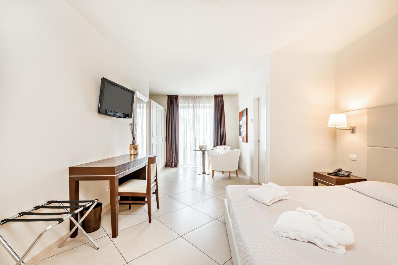 מרינה די קררה Hotel & Residence Exclusive מראה חיצוני תמונה