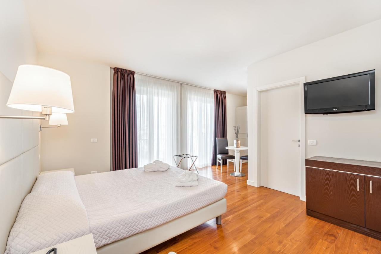 מרינה די קררה Hotel & Residence Exclusive מראה חיצוני תמונה