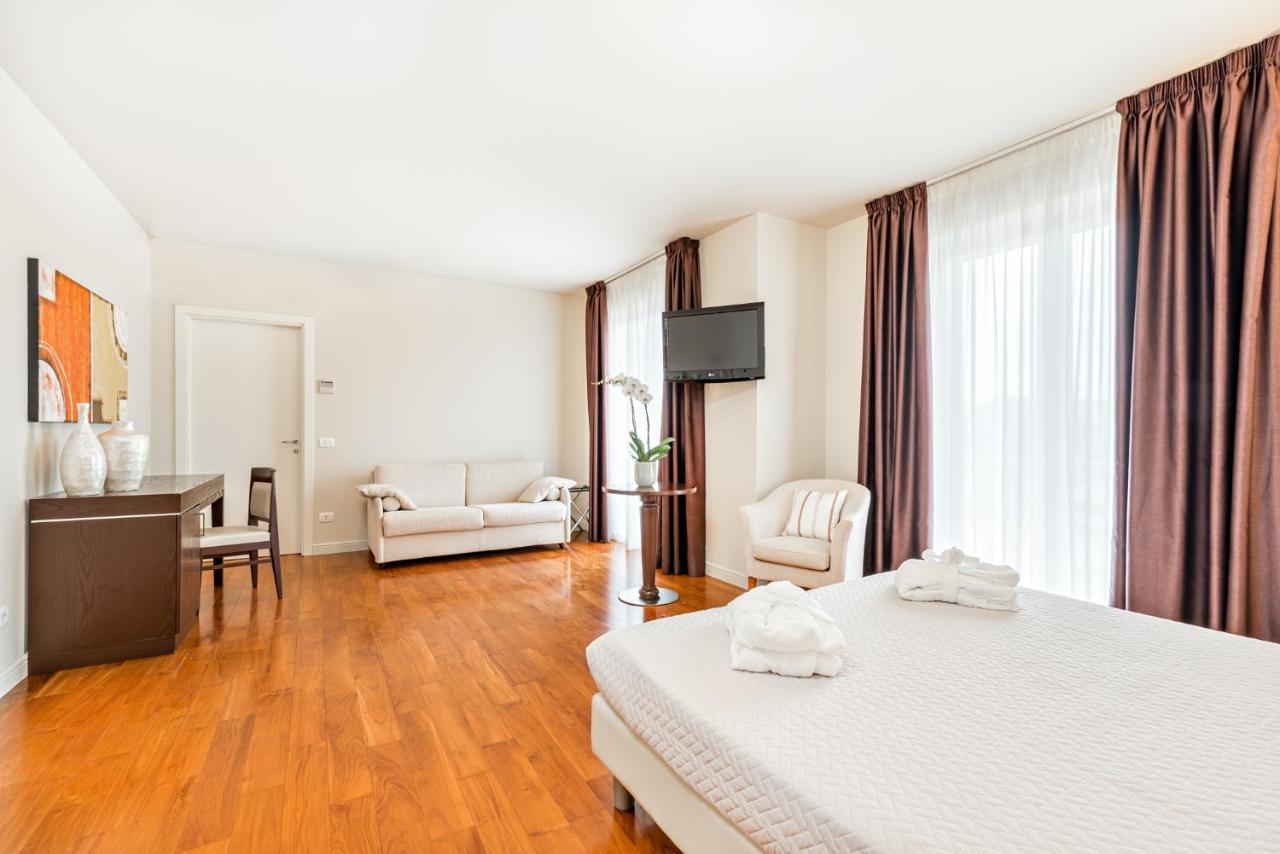 מרינה די קררה Hotel & Residence Exclusive מראה חיצוני תמונה