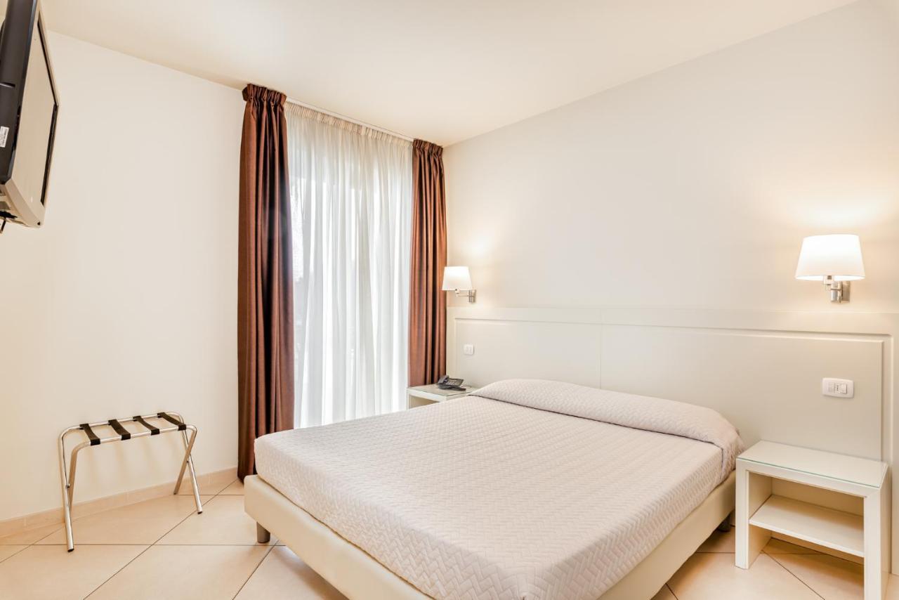 מרינה די קררה Hotel & Residence Exclusive מראה חיצוני תמונה