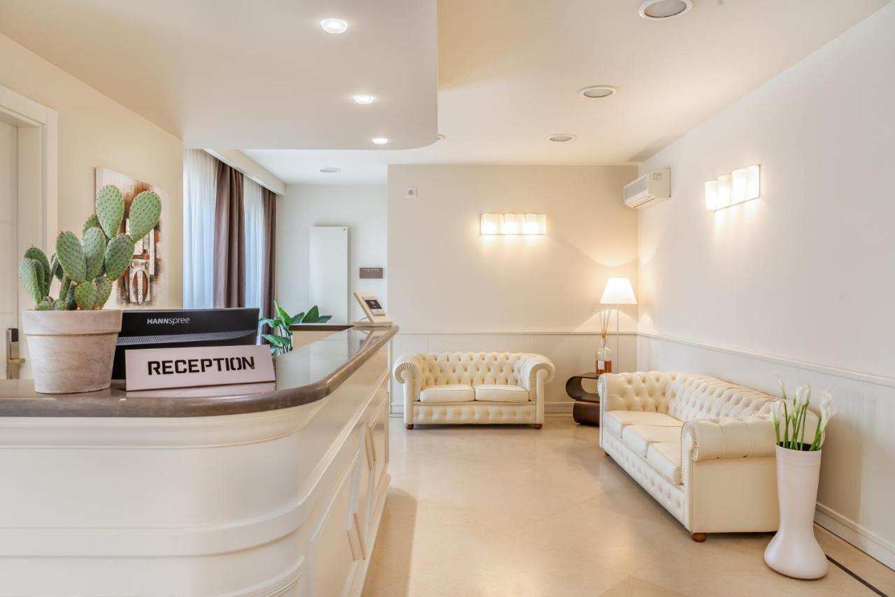 מרינה די קררה Hotel & Residence Exclusive מראה חיצוני תמונה