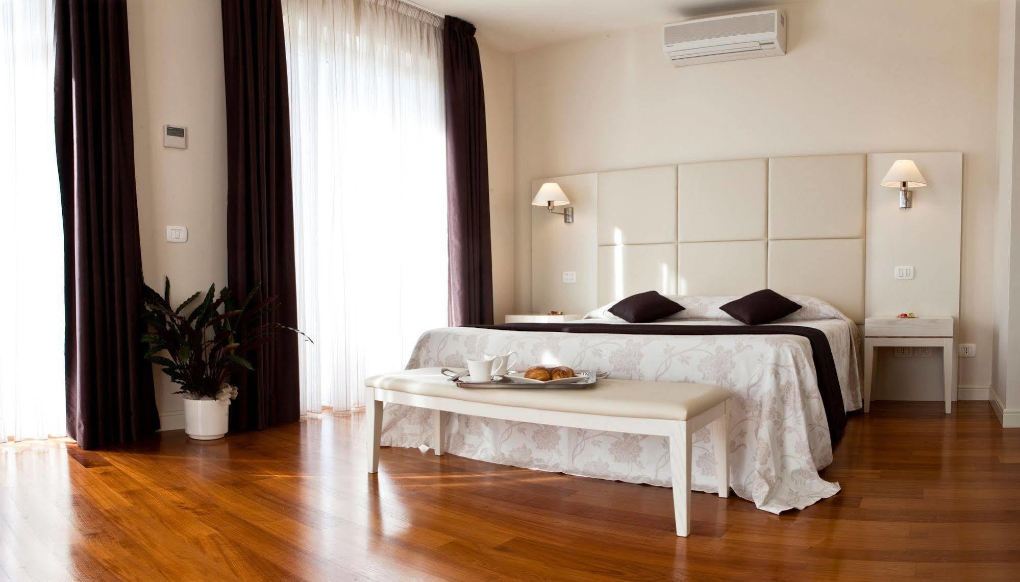 מרינה די קררה Hotel & Residence Exclusive מראה חיצוני תמונה